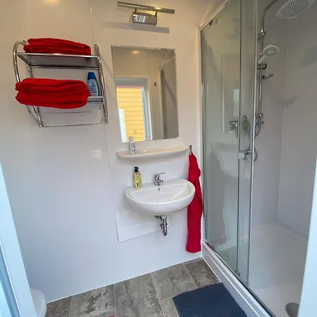 Kuhle Auszeit - Rosenfass Ferienhaus *